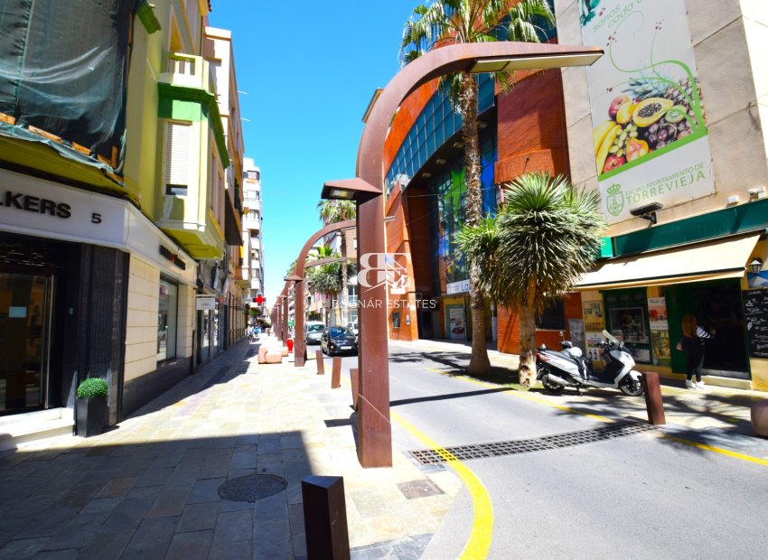 Resale - apartment -
Torrevieja - Center