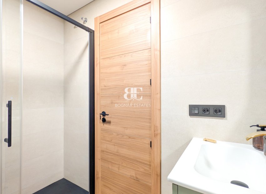 Resale - apartment -
Torrevieja - El Acequión - Los Náufragos