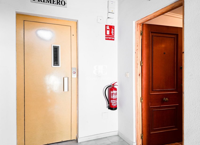 Resale - apartment -
Torrevieja - El Acequión - Los Náufragos