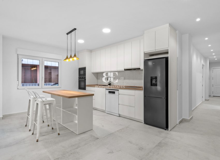 Resale - apartment -
Torrevieja - El Acequión - Los Náufragos