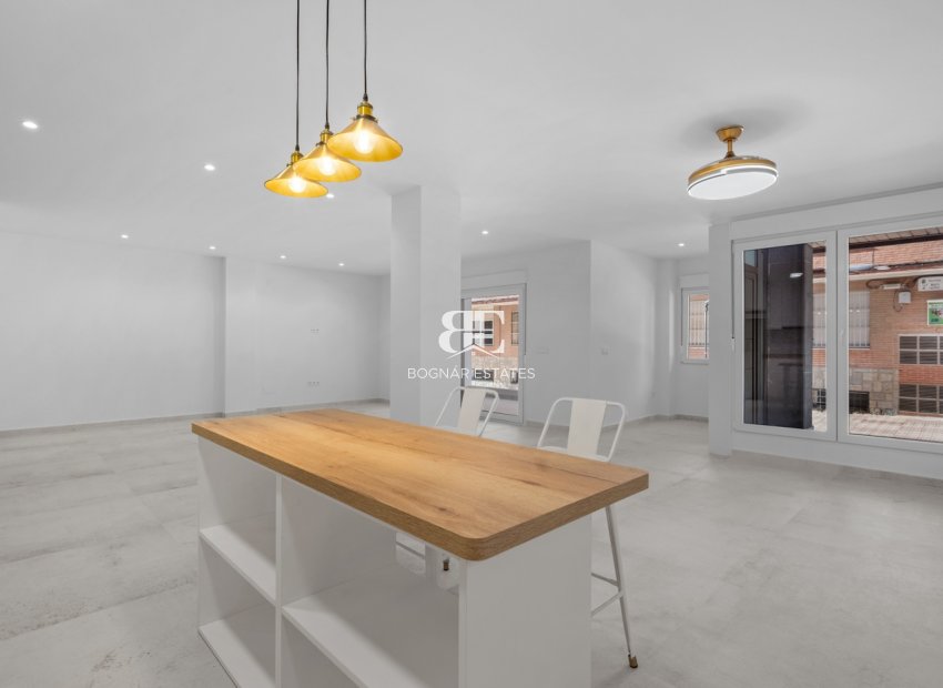 Resale - apartment -
Torrevieja - El Acequión - Los Náufragos