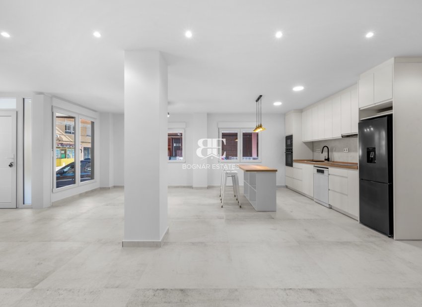 Resale - apartment -
Torrevieja - El Acequión - Los Náufragos