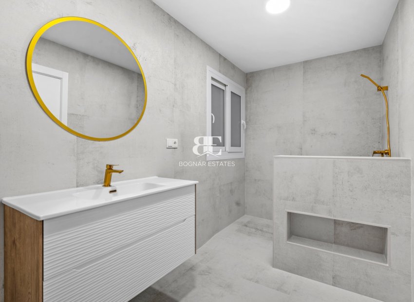 Resale - apartment -
Torrevieja - El Acequión - Los Náufragos