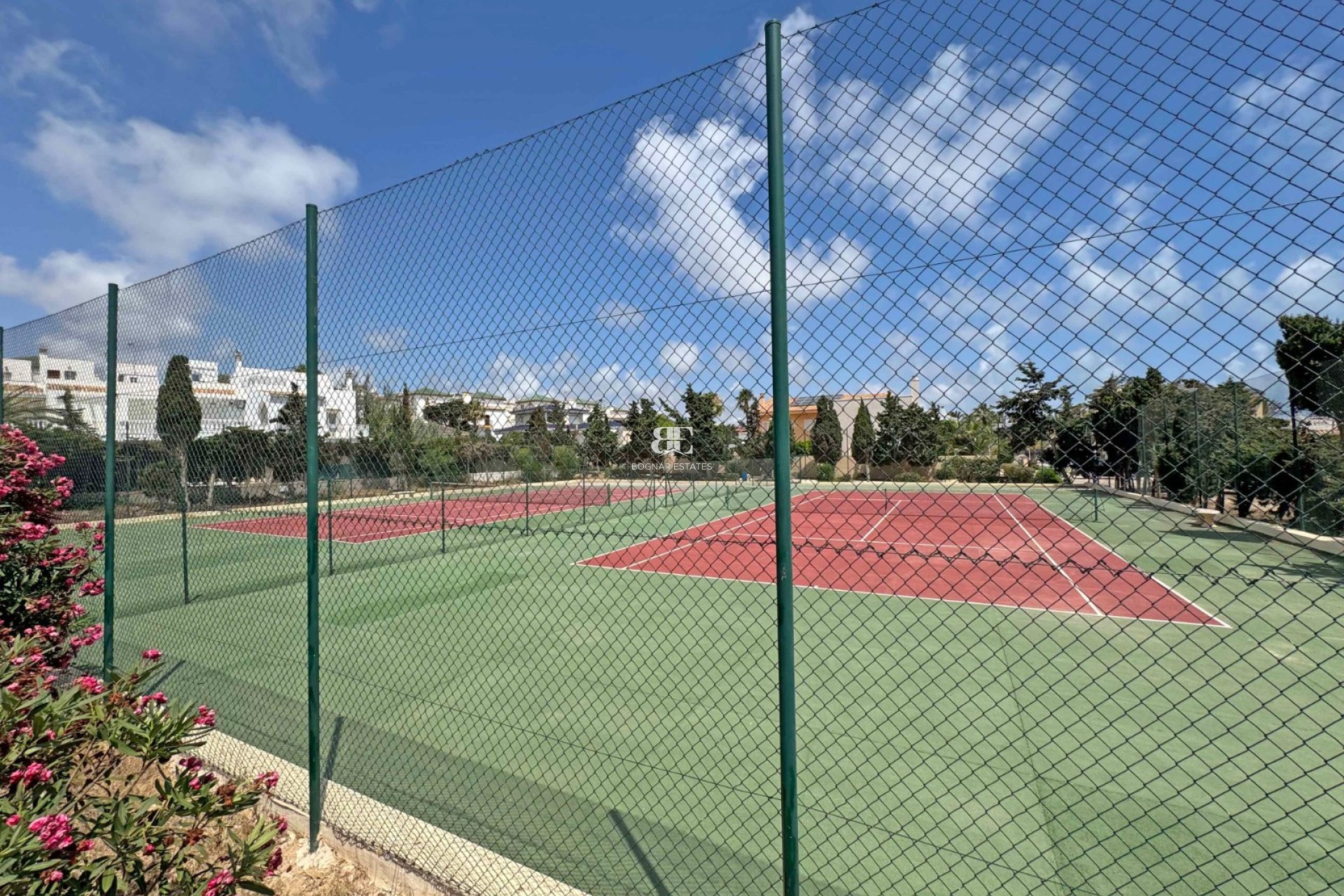 Resale - apartment -
Torrevieja - La Mata