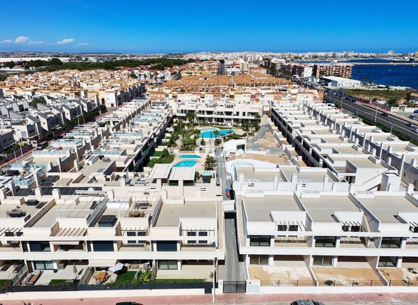 Resale - apartment -
Torrevieja - La veleta