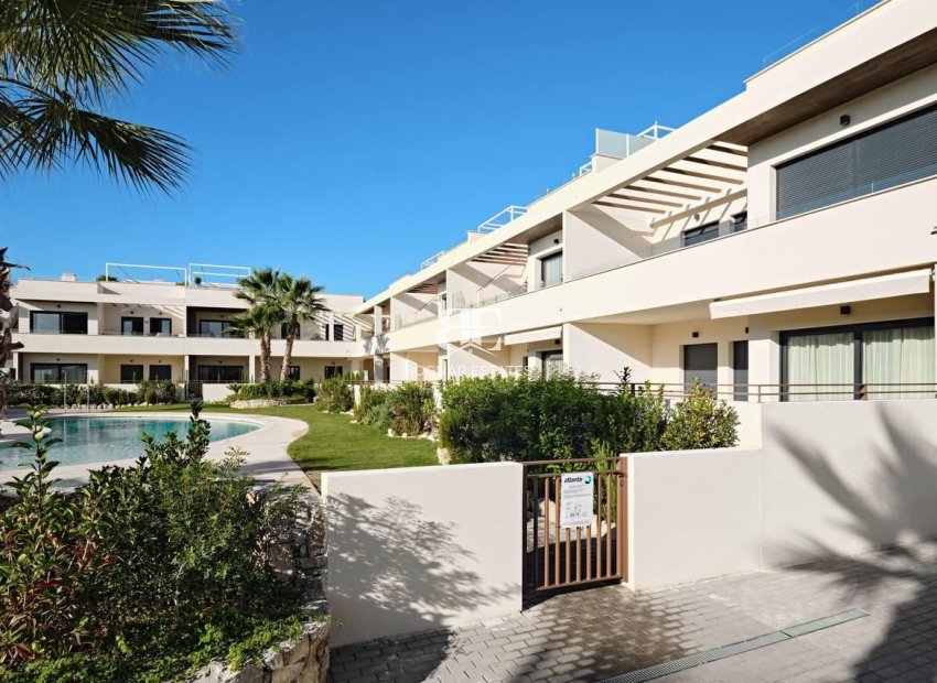 Resale - apartment -
Torrevieja - La veleta