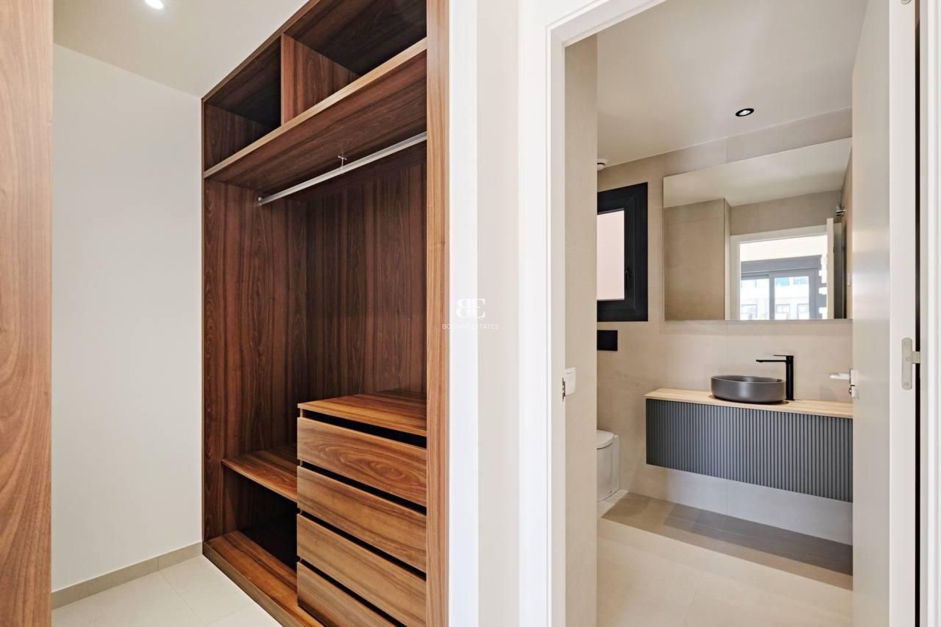 Resale - apartment -
Torrevieja - La veleta