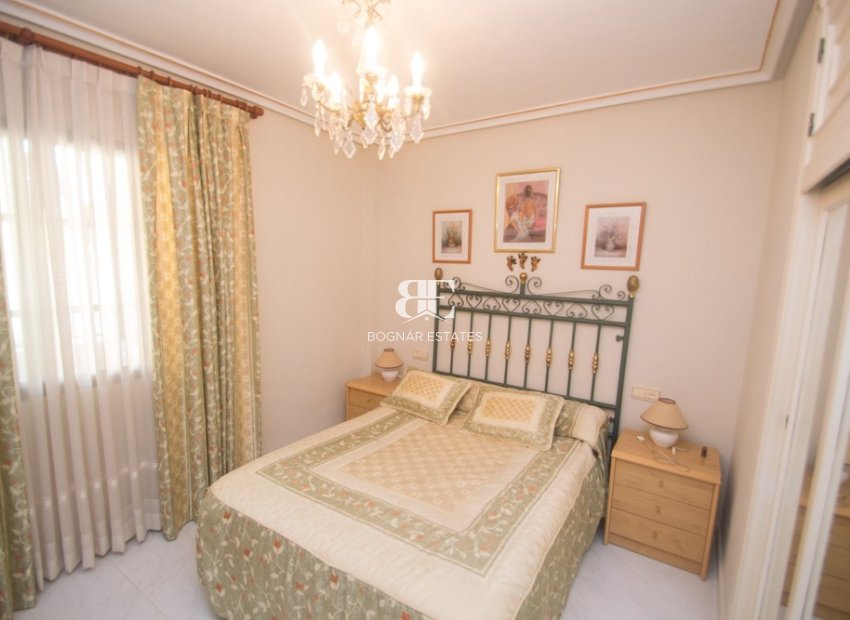 Resale - apartment -
Torrevieja - La veleta