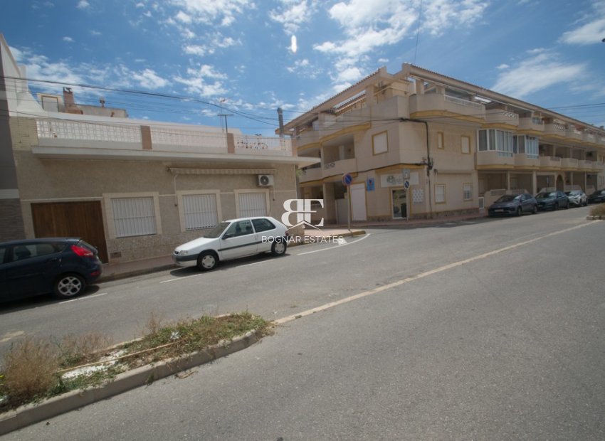 Resale - apartment -
Torrevieja - La veleta
