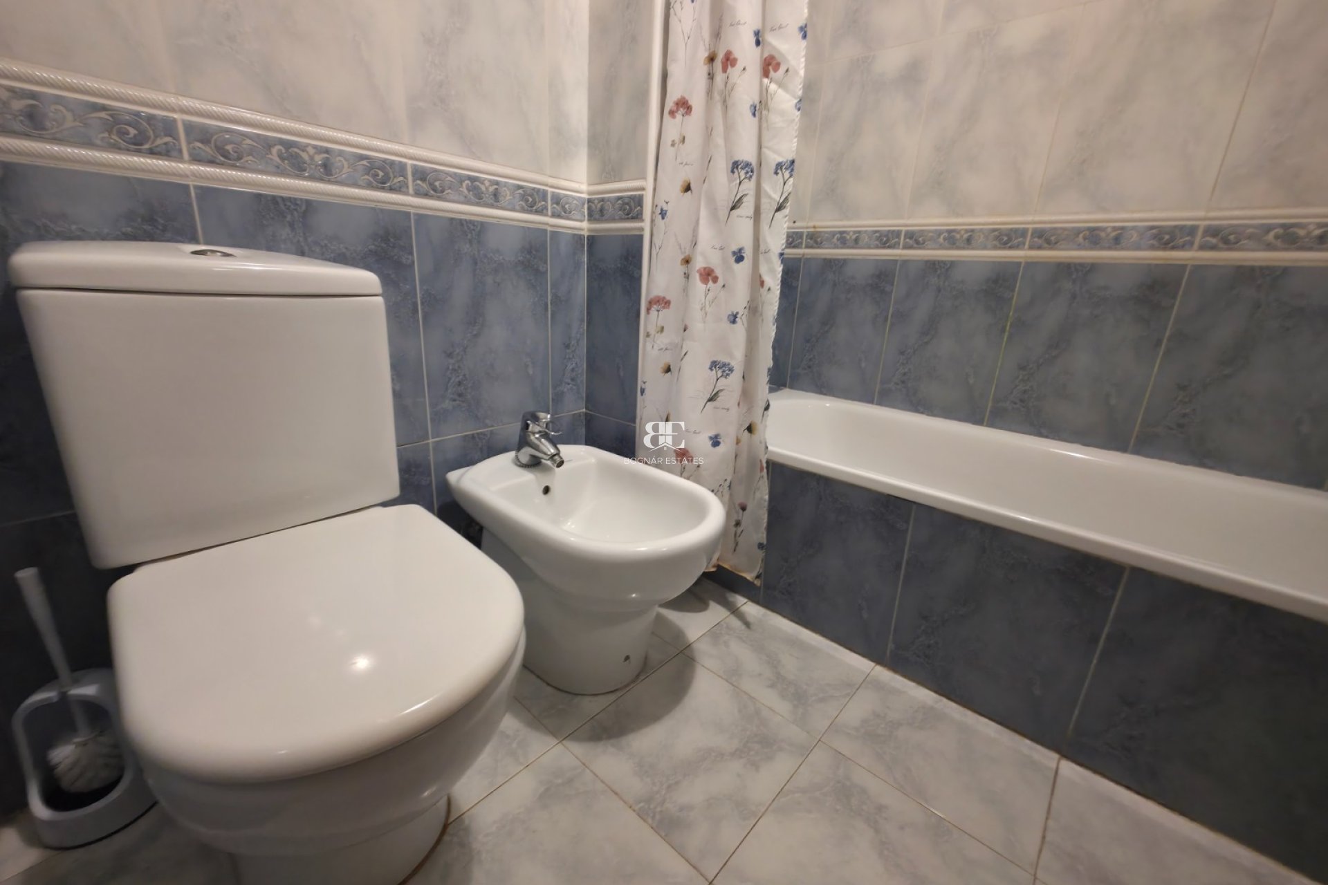 Resale - apartment -
Torrevieja - Paseo maritimo