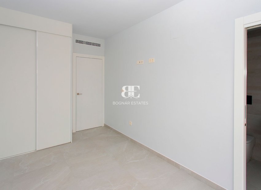 Resale - apartment -
Torrevieja - Playa del Cura