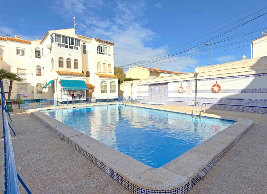 Resale - apartment -
Torrevieja - Playa Los Naufragos