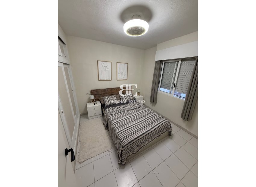 Resale - apartment -
Torrevieja - Playa Los Naufragos