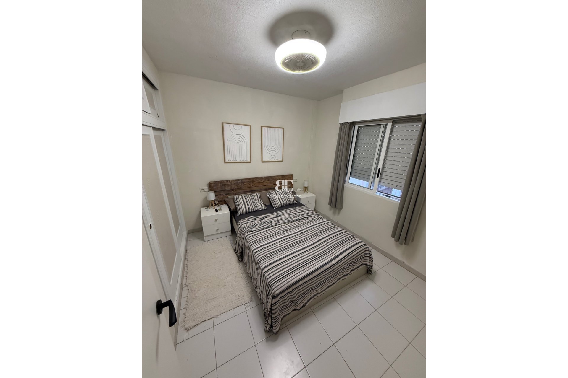 Resale - apartment -
Torrevieja - Playa Los Naufragos