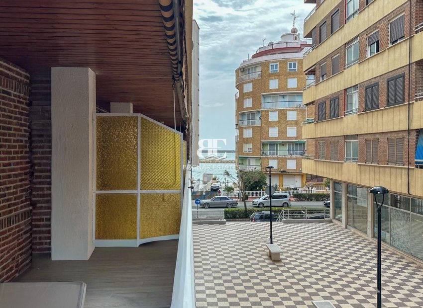 Resale - apartment -
Torrevieja - Playa Los Naufragos