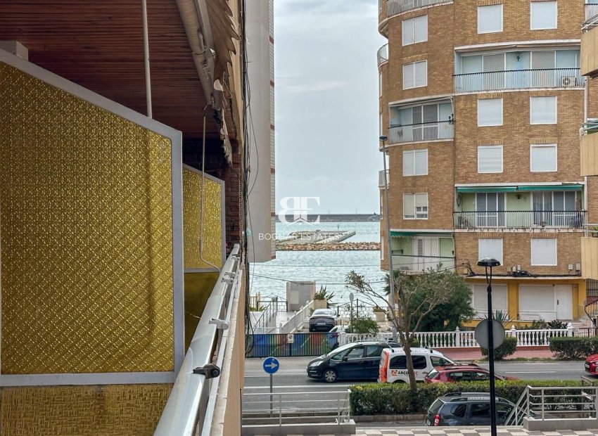 Resale - apartment -
Torrevieja - Playa Los Naufragos