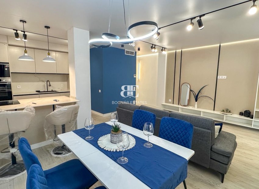 Resale - apartment -
Torrevieja - Playa Los Naufragos