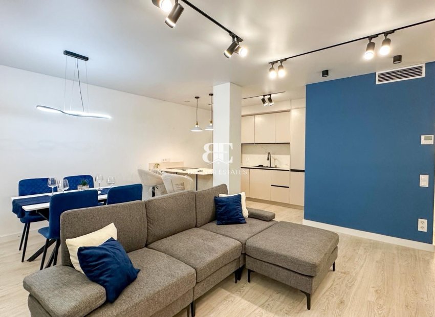 Resale - apartment -
Torrevieja - Playa Los Naufragos