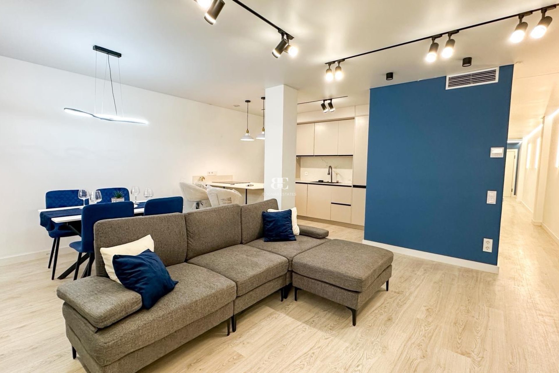 Resale - apartment -
Torrevieja - Playa Los Naufragos