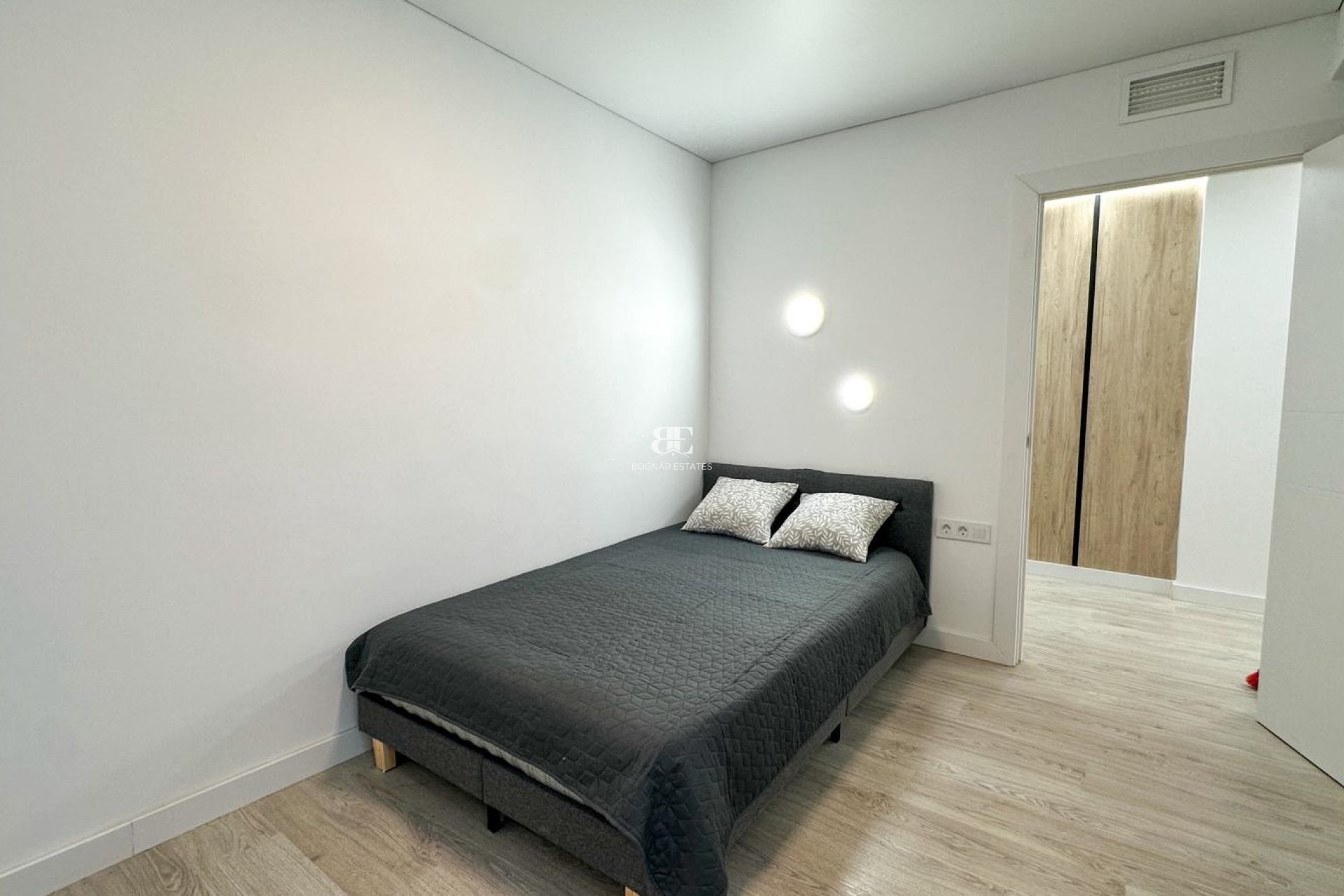 Resale - apartment -
Torrevieja - Playa Los Naufragos