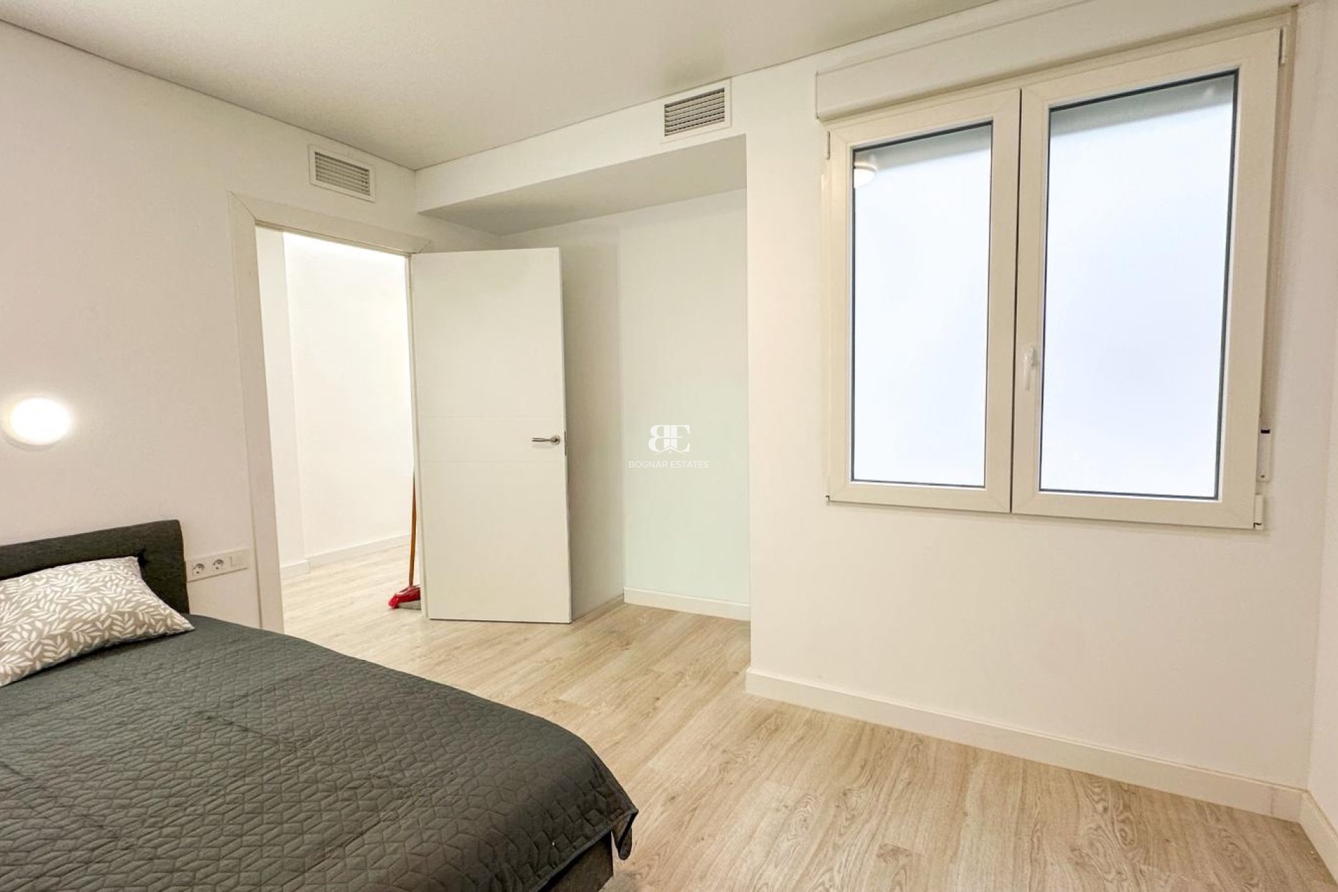 Resale - apartment -
Torrevieja - Playa Los Naufragos