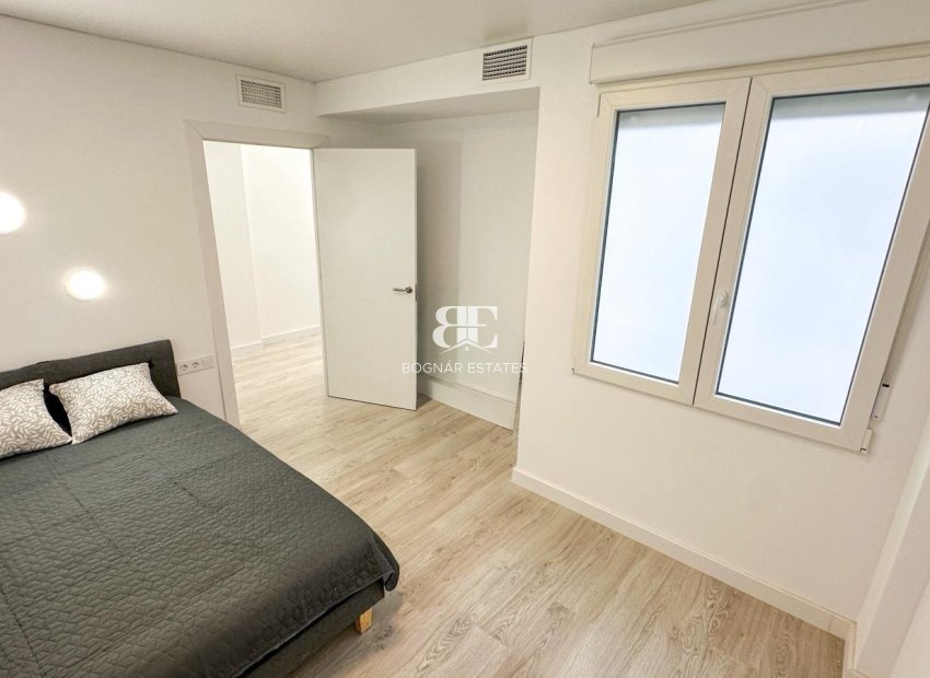 Resale - apartment -
Torrevieja - Playa Los Naufragos