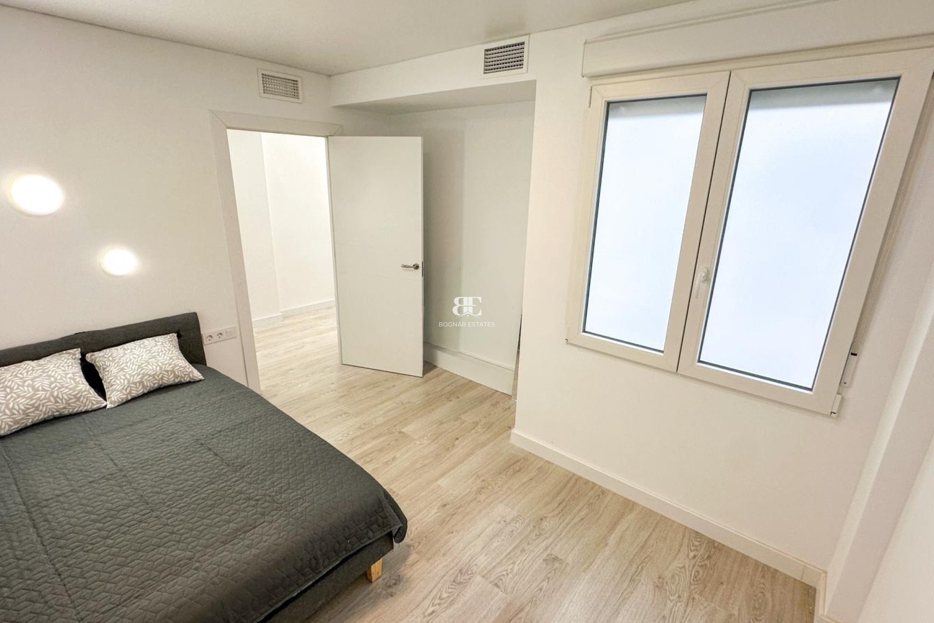 Resale - apartment -
Torrevieja - Playa Los Naufragos