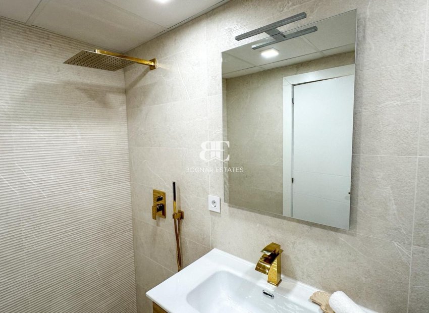 Resale - apartment -
Torrevieja - Playa Los Naufragos