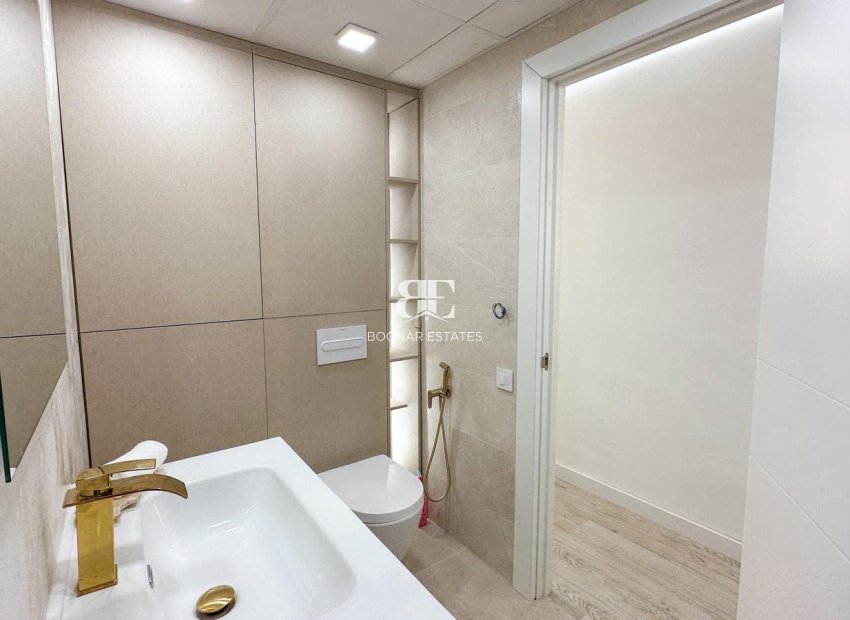 Resale - apartment -
Torrevieja - Playa Los Naufragos