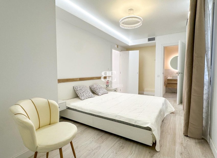 Resale - apartment -
Torrevieja - Playa Los Naufragos