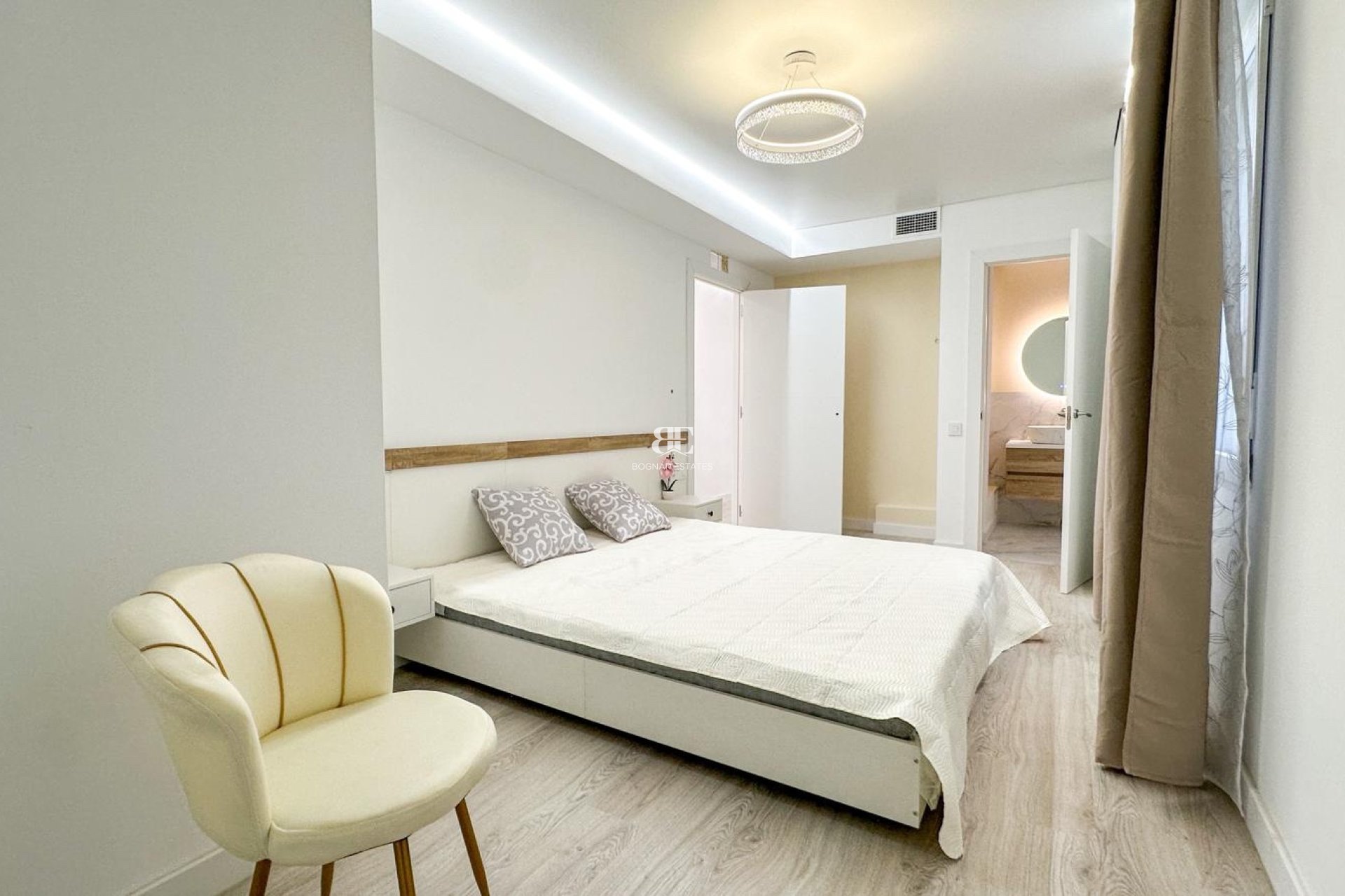 Resale - apartment -
Torrevieja - Playa Los Naufragos