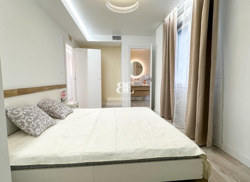 Resale - apartment -
Torrevieja - Playa Los Naufragos