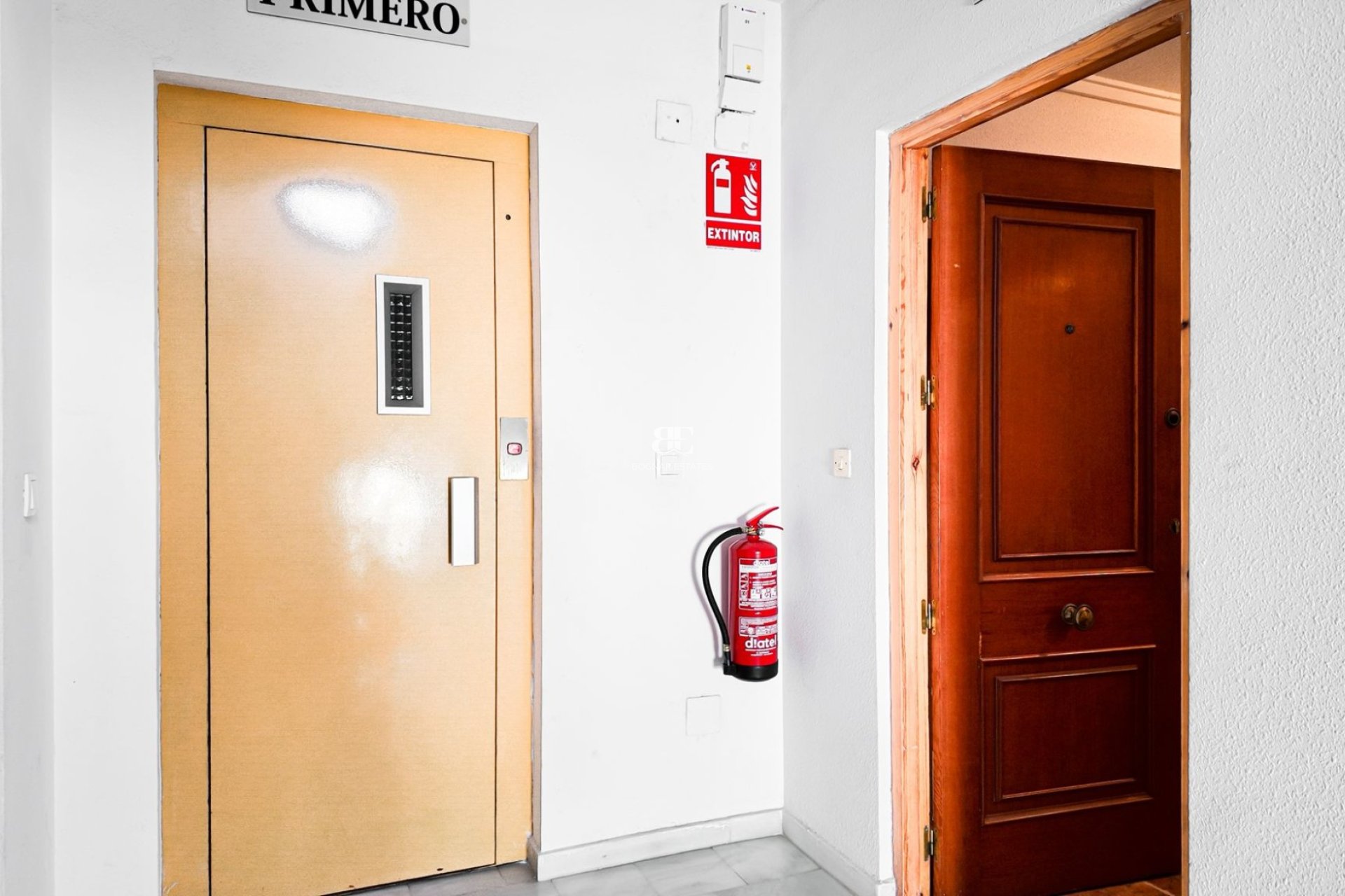 Resale - apartment -
Torrevieja - Playa Los Naufragos