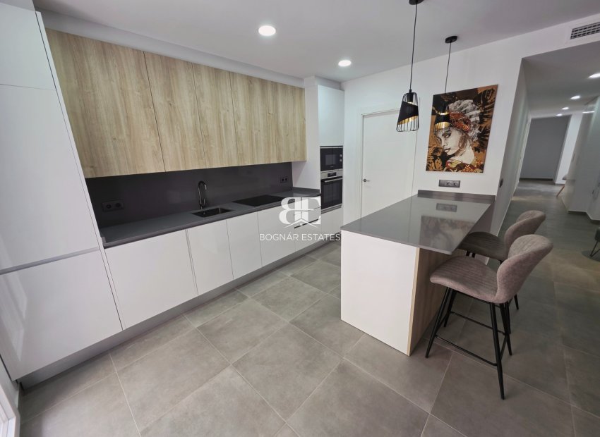 Resale - apartment -
Torrevieja - Puerto