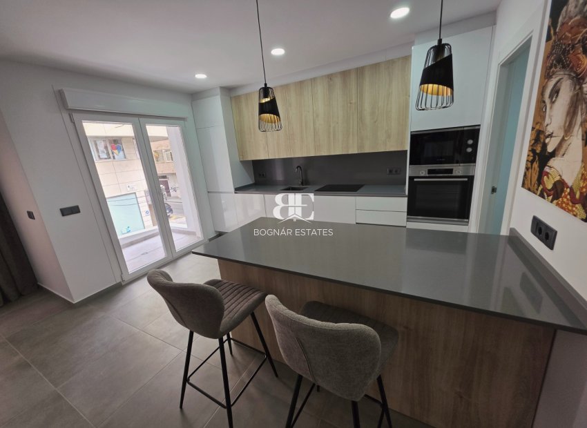 Resale - apartment -
Torrevieja - Puerto