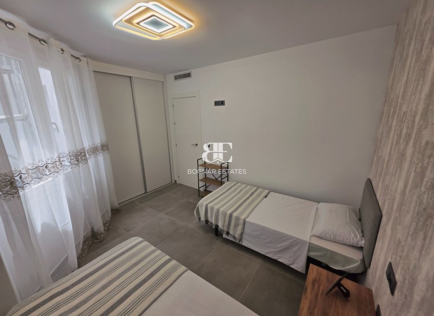 Resale - apartment -
Torrevieja - Puerto