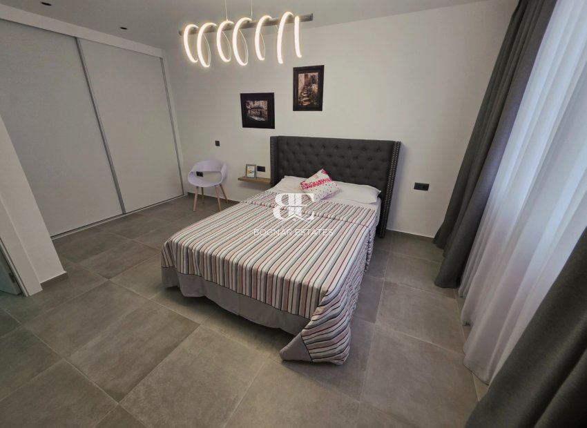 Resale - apartment -
Torrevieja - Puerto