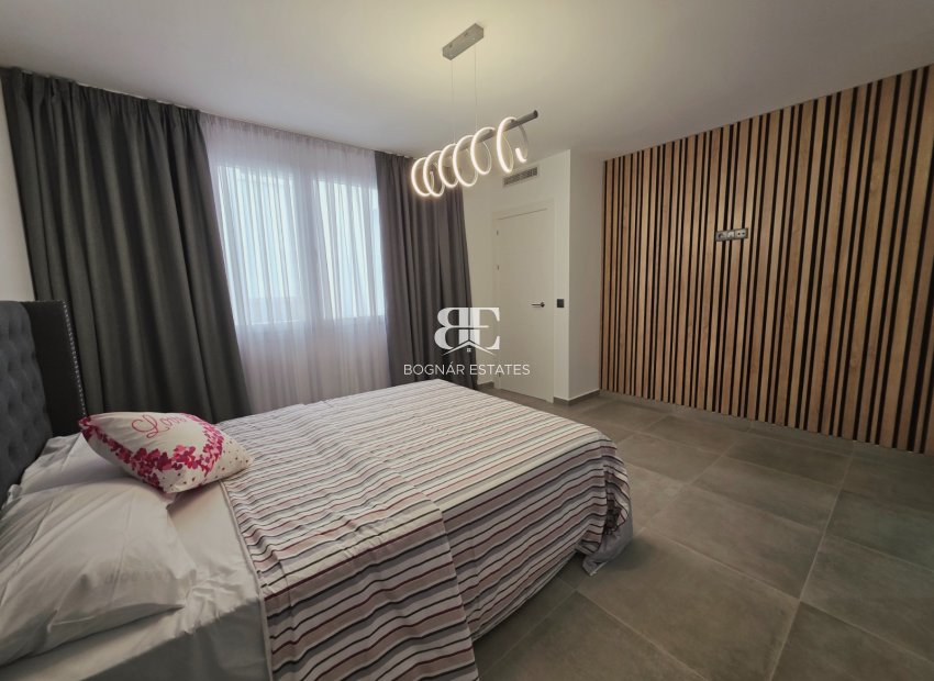 Resale - apartment -
Torrevieja - Puerto