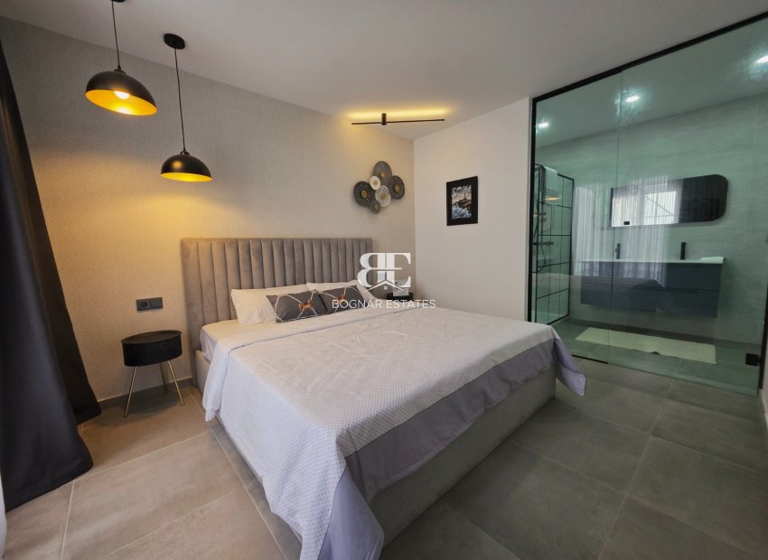 Resale - apartment -
Torrevieja - Puerto