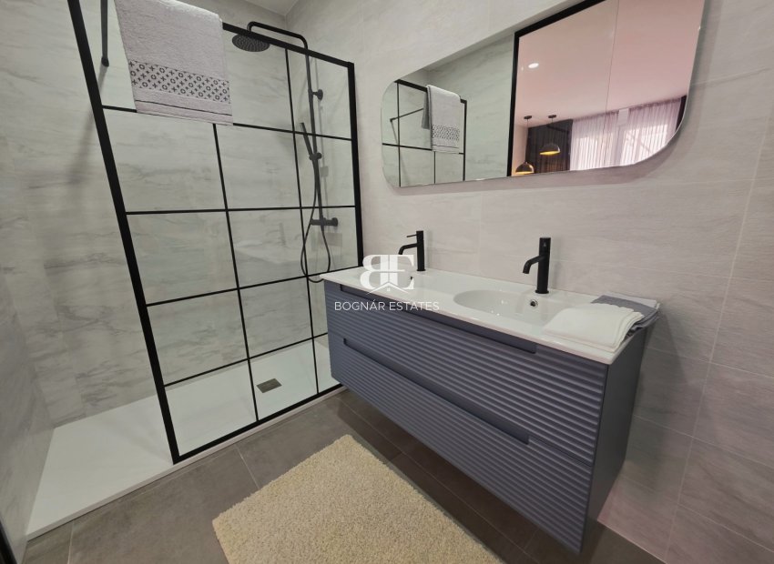 Resale - apartment -
Torrevieja - Puerto
