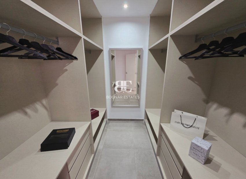 Resale - apartment -
Torrevieja - Puerto