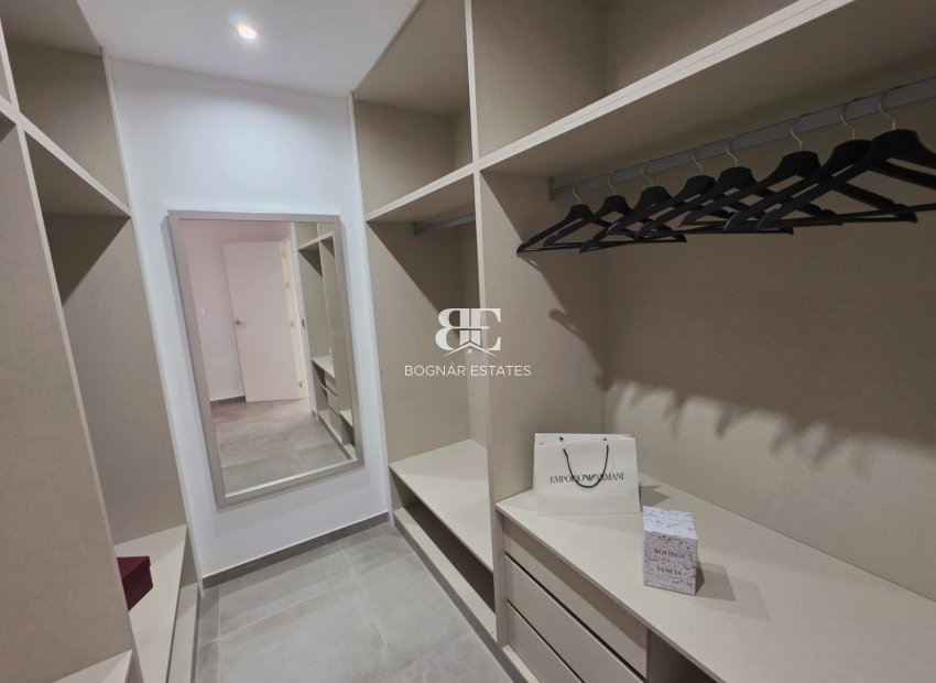 Resale - apartment -
Torrevieja - Puerto