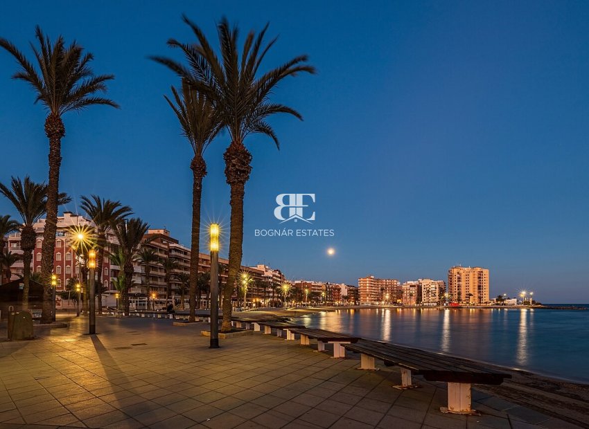 Resale - apartment -
Torrevieja - Puerto