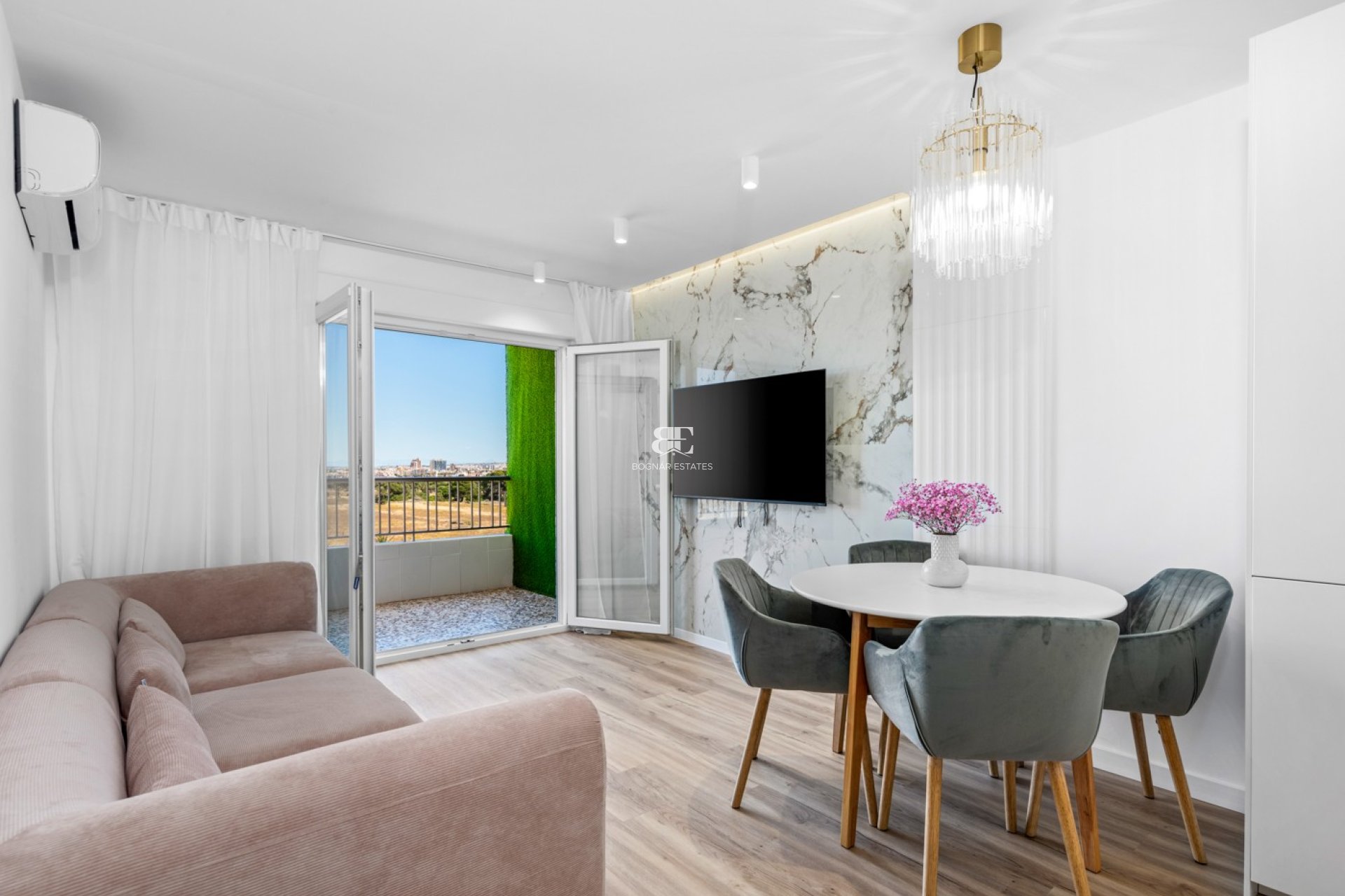 Resale - apartment -
Torrevieja - Punta Prima