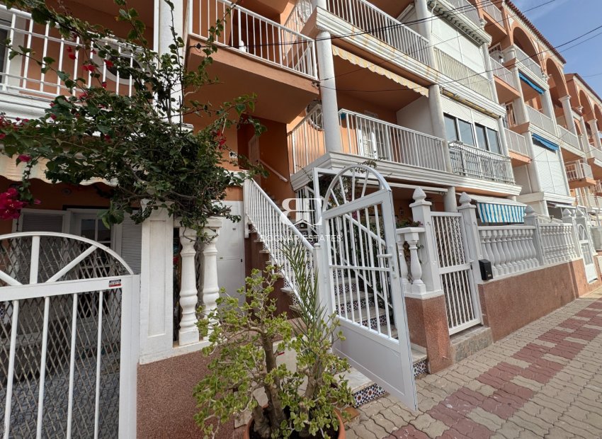 Resale - apartment -
Torrevieja - Torre la mata