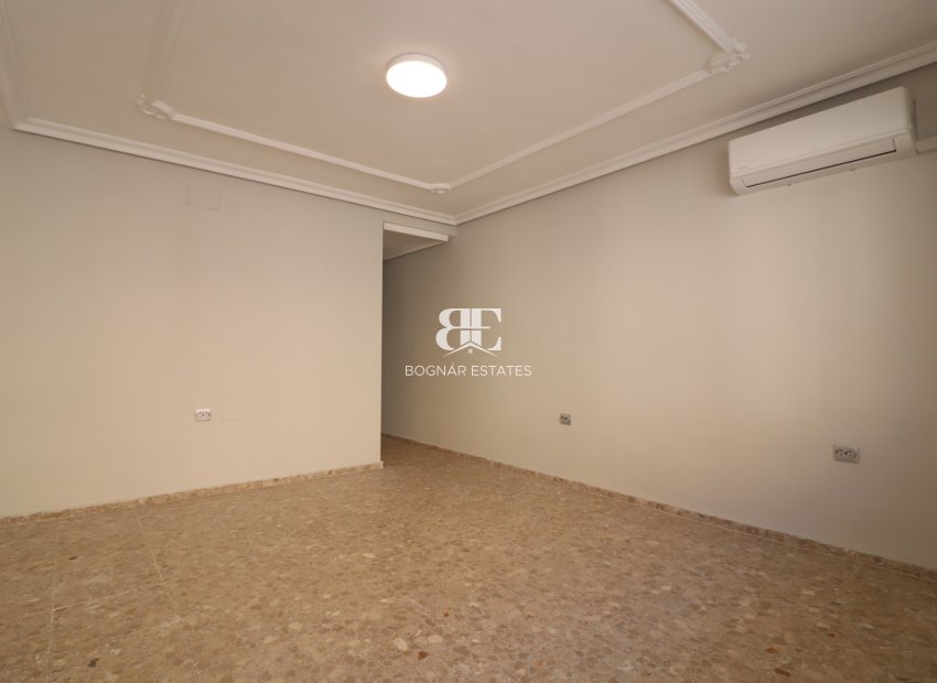 Resale - apartment -
Torrevieja - Torre la mata