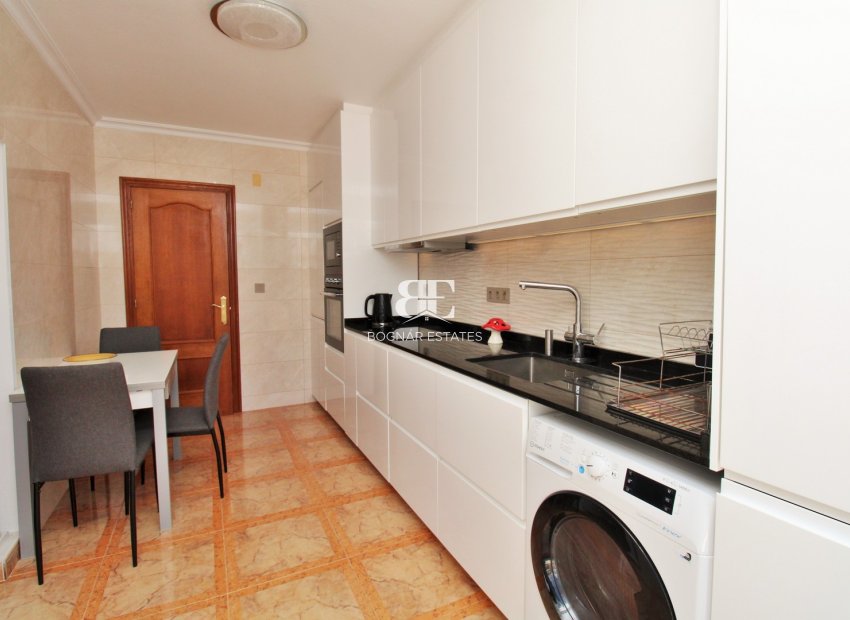 Resale - apartment -
Villamartín - PAU 8