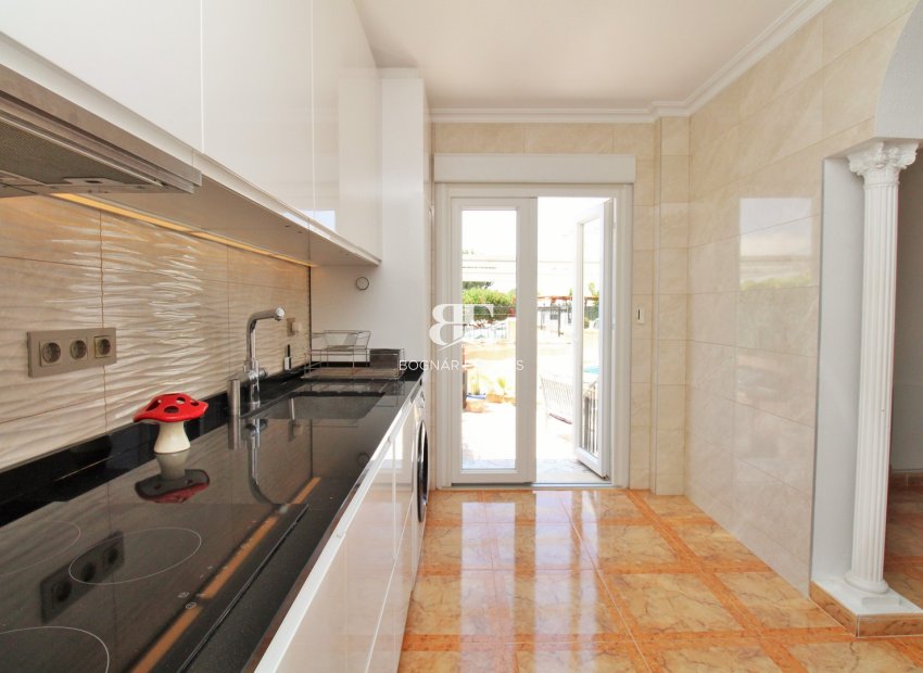 Resale - apartment -
Villamartín - PAU 8