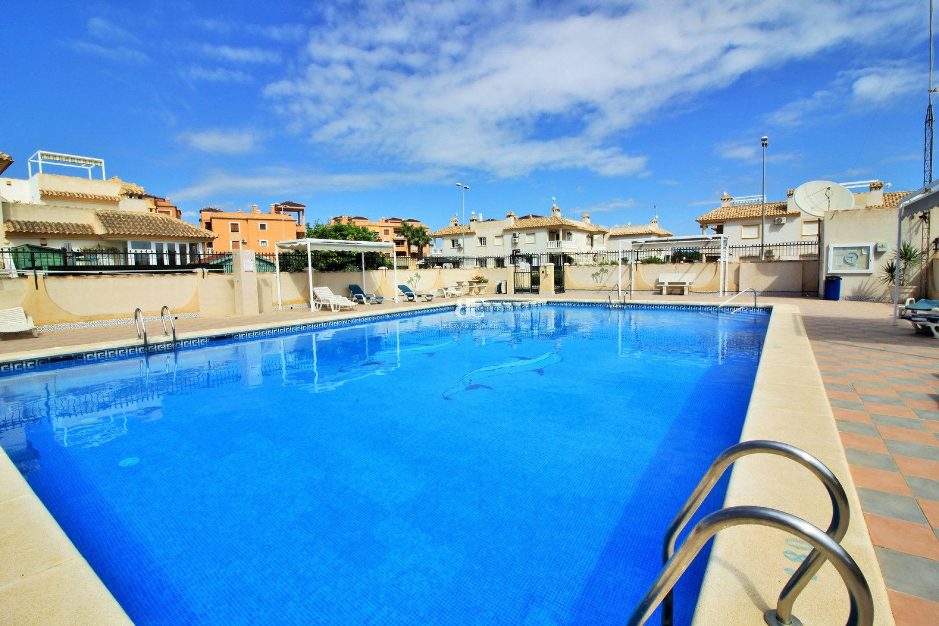 Resale - apartment -
Villamartín - PAU 8