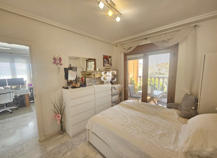 Resale - apartment -
Villamartín - PAU 8